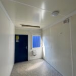 aktion-raumcontainer-dusche-wc-und-minikueche-20-fuss-021363635-innen-2