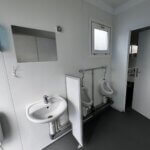 aktion-sanitaercontainer-20-fuss-021585748-dusche-wc-aussen-4