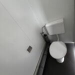 aktion-sanitaercontainer-20-fuss-021585748-dusche-wc-aussen-5