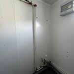 aktion-sanitaercontainer-20-fuss-13203-dusche-innen-3