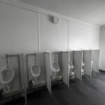 aktion-sanitaercontainer-20-fuss-151215463-wc-herren-innen-4