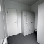 aktion-sanitaercontainer-20-fuss-021810322-schwarz-weiß-innen-5