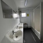 aktion-sanitaercontainer-20-fuss-021585748-dusche-wc-aussen-6