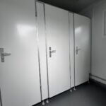 aktion-sanitaercontainer-20-fuss-53-022164523-wc-damen-herren-innen-5