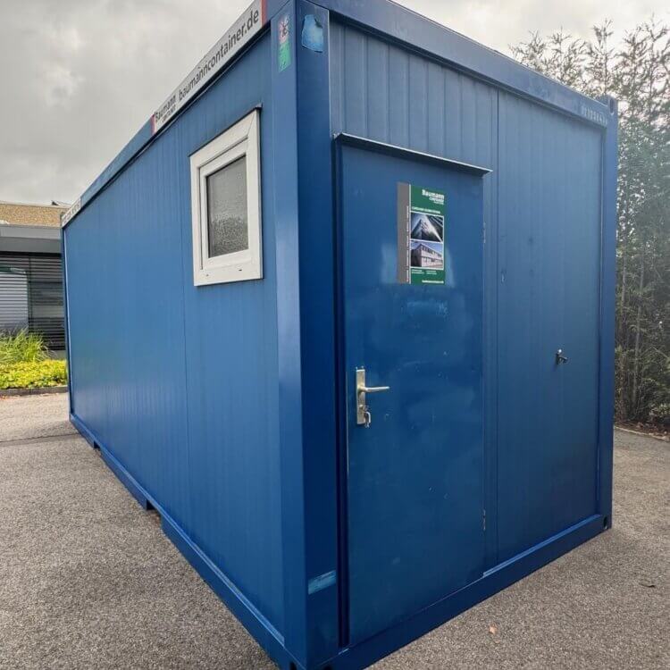 aktion-sanitaercontainer-20-fuss-021258470-dusche-aussen-1