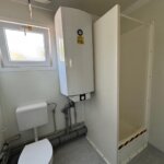aktion-raumcontainer-dusche-wc-und-minikueche-20-fuss-021363635-innen-5