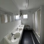 aktion-sanitaercontainer-20-fuss-021582901-dusche-wc-innen-3