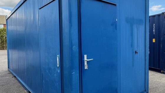 aktion-sanitaercontainer-20-fuss-dusche-wc-021048085-außen-1