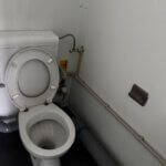 aktion-sanitaercontainer-20-fuss-011325314-wc-herren-innen-4