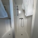 aktion-sanitaercontainer-20-fuss-021258470-dusche-innen-5