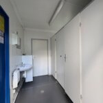 aktion-sanitaercontainer-20-fuss-dusche-wc-021048085-innen-1