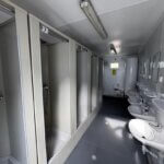 aktion-sanitaercontainer-20-fuss-13202-dusche-innen-3