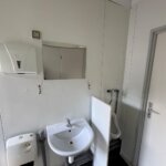 aktion-sanitaercontainer-20-fuss-dusche-wc-021048085-innen-2