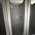 aktion-sanitaercontainer-20-fuss-13202-dusche-innen-2