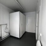 aktion-sanitaercontainer-20-fuss-011553511-wc-damen-herren-innen-1