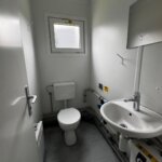 aktion-sanitaercontainer-20-fuss-wc-herren-wc-damen-021931471-innen-5