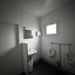 aktion-sanitaercontainer-20-fuss-011553511-wc-damen-herren-innen-2