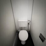 aktion-sanitaercontainer-20-fuss-011553511-wc-damen-herren-innen-3