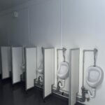 aktion-sanitaercontainer-20-fuss-151215463-wc-damen-herren-aussen-4