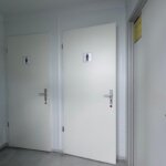 aktion-sanitaercontainer-20-fuss-wc-herren-wc-damen-021700430-innen-1