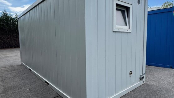 aktion-sanitaercontainer-20-fuss-dusche-151527260-aussen-2