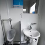 aktion-sanitaercontainer-10-fuss-021813193-wc-damen-herren-aussen-5