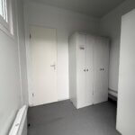 aktion-sanitaercontainer-20-fuss-021810322-schwarz-weiß-aussen-5