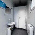 aktion-sanitaercontainer-10-fuss-021813193-wc-damen-herren-aussen-4