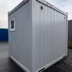 aktion-sanitaercontainer-10-fuss-021813193-wc-damen-herren-aussen-2