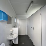 aktion-sanitaercontainer-20-fuss-dusche-wc-021585744-innen-1