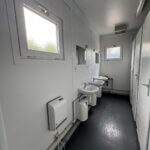 aktion-sanitaercontainer-20-fuss-wc-damen-021582906-innen-3
