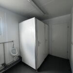 aktion-sanitaercontainer-20-fuss-021921994-wc-damen-herren-aussen-7