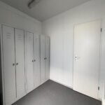 aktion-sanitaercontainer-20-fuss-021810322-schwarz-weiß-aussen-4