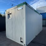 aktion-sanitaercontainer-20-fuss-1513063-wc-damen-herren-aussen-2