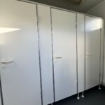 aktion-sanitaercontainer-20-fuss-1513063-wc-damen-herren-innen-4