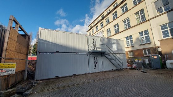 Containeranlage Verwaltung Außenansicht Eingang