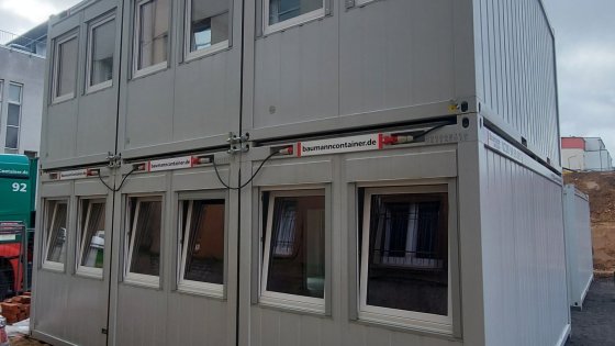 Containeranlage Verwaltung Außenansicht Fensterfront